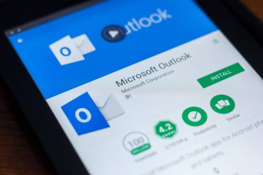 Ryazan, Rusya Federasyonu - 21 Mart 2018 - Microsoft Outlook Mobil uygulaması Tablet Pc ekranda