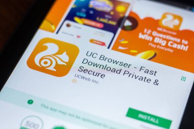 Ryazan, Rusya Federasyonu - 21 Mart 2018 - Uc tarayıcı mobil uygulaması Tablet Pc ekranda.