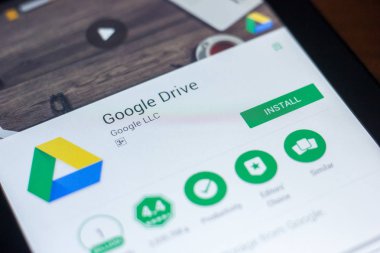 Ryazan, Rusya Federasyonu - 21 Mart 2018 - Google sürücü mobil uygulaması Tablet Pc ekranda.
