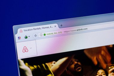 Ryazan, Rusya Federasyonu - 16 Nisan 2018 - Pc, url ekranda Airbnb ana Web sitesi - airbnb.com.