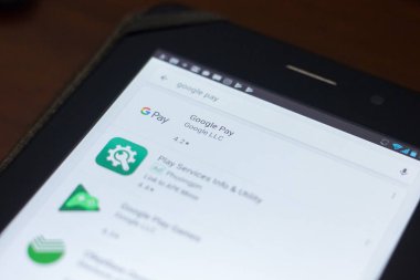 Ryazan, Rusya Federasyonu - 19 Nisan 2018 - Google ödeme simgesi üzerinde mobil uygulamalar listesi.