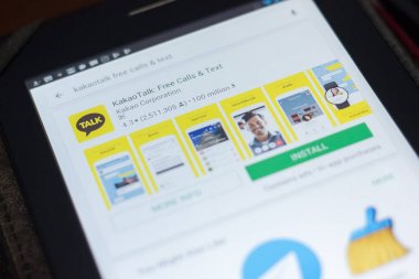 Ryazan, Rusya Federasyonu - 19 Nisan 2018 - Kakao Talk simgesinin üzerinde mobil uygulamalar listesi.