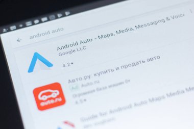 Ryazan, Rusya Federasyonu - 19 Nisan 2018 - Android otomatik simgesi üzerinde mobil uygulamalar listesi.