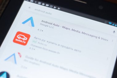 Ryazan, Rusya Federasyonu - 19 Nisan 2018 - Android otomatik simgesi üzerinde mobil uygulamalar listesi.
