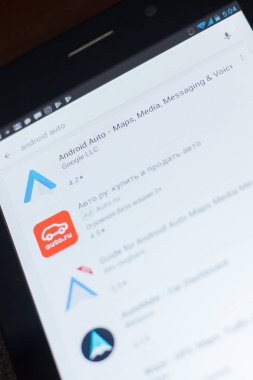 Ryazan, Rusya Federasyonu - 19 Nisan 2018 - Android otomatik simgesi üzerinde mobil uygulamalar listesi.