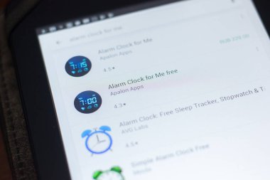 Ryazan, Rusya Federasyonu - 19 Nisan 2018 - çalar saat benim için ücretsiz mobil uygulamalar listesini üstünde kutsal kişilerin resmi.