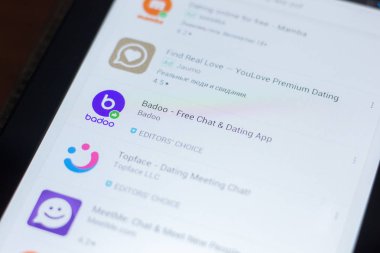 Ryazan, Rusya Federasyonu - 19 Nisan 2018 - Badoo - ücretsiz sohbet ve tanışma simgesi üzerinde mobil uygulamalar listesi.