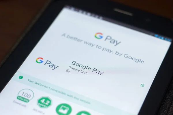 Рязань, Російська Федерація - 19 квітня 2018 - Google Pay програм для мобільних пристроїв на екрані планшетного ПК. — стокове фото