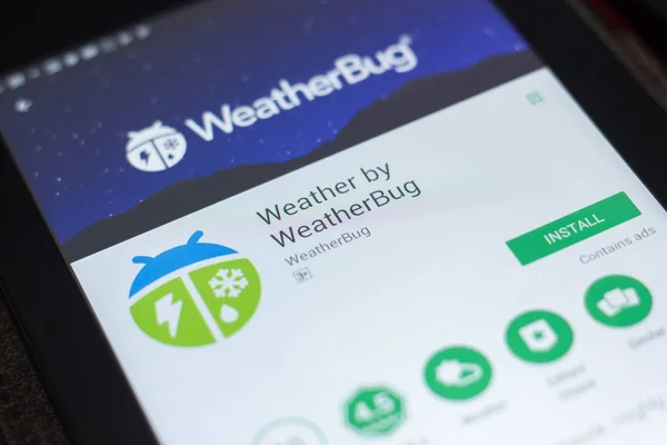 Рязань, Россия - 19 апреля 2018 года - Погода от приложения WeatherBug на дисплее планшетного ПК . — стоковое фото