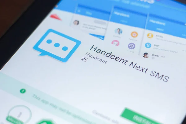 Рязань, Россия - 19 апреля 2018 - Handcent Next SMS mobile app on the display of tablet PC . — стоковое фото