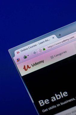 Ryazan, Rusya Federasyonu - 16 Nisan 2018 - Udemy ana Web sitesi Pc, url - Udemy.com görüntüleme