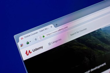 Ryazan, Rusya Federasyonu - 16 Nisan 2018 - Udemy ana Web sitesi Pc, url - Udemy.com görüntüleme