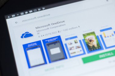 Ryazan, Rusya Federasyonu - 19 Nisan 2018 - Microsoft Onedrive simgesi üzerinde mobil uygulamalar listesi.