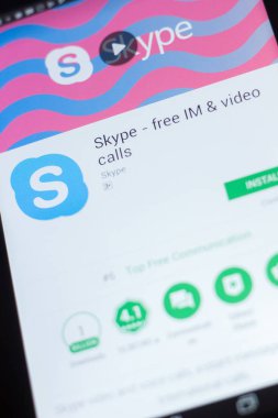 Ryazan, Rusya Federasyonu - 19 Nisan 2018 - Skype mobil uygulaması Tablet Pc ekranda.