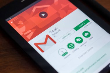 Ryazan, Rusya Federasyonu - 21 Mart 2018 - Gmail uygulaması Tablet Pc bir ekranda logolu.