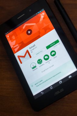 Ryazan, Rusya Federasyonu - 21 Mart 2018 - Gmail uygulaması Tablet Pc bir ekranda logolu