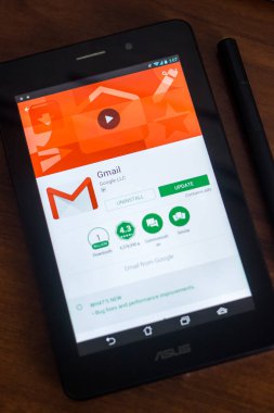 Ryazan, Rusya Federasyonu - 21 Mart 2018 - Gmail uygulaması Tablet Pc bir ekranda logolu