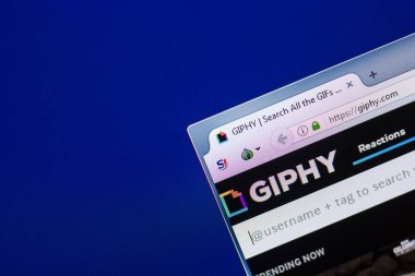 Ryazan, Rusya - 29 Nisan 2018: Giphy ana Web sitesi Pc, url - Giphy.com görüntüleme
