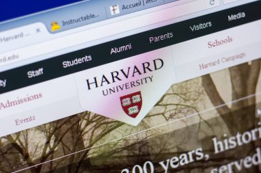 Ryazan, Rusya - 08 Mayıs 2018: Harvard Web sitesi Pc, url - Harvard görüntüleme