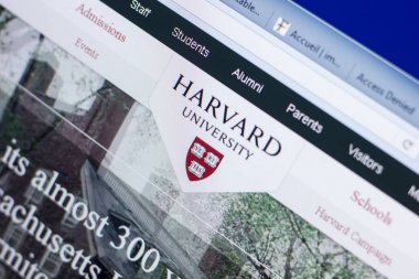 Ryazan, Rusya - 08 Mayıs 2018: Harvard Web sitesi Pc, url - Harvard görüntüleme
