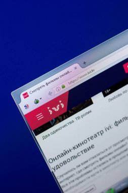 Ryazan, Rusya - 08 Mayıs 2018: IVI Web sitesi Pc, url - Ivi.tv görüntüleme