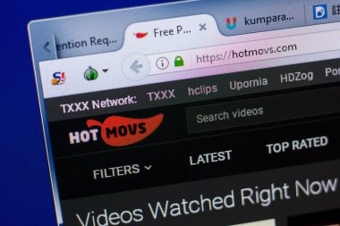 Ryazan, Rusya - 08 Mayıs 2018: Hotmovs Web sitesi Pc, url - Hotmovs.com görüntüleme