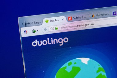 Ryazan, Rusya - 08 Mayıs 2018: Duolingo Web sitesi Pc, url - Duolingo.com görüntüleme