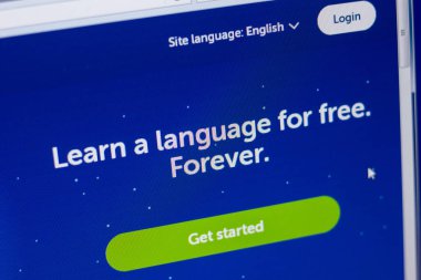 Ryazan, Rusya - 08 Mayıs 2018: Duolingo Web sitesi Pc, url - Duolingo.com görüntüleme