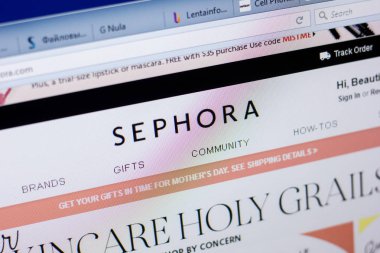 Ryazan, Rusya - 08 Mayıs 2018: Sephora Web sitesi Pc, url - Sephora.com görüntüleme
