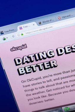 Ryazan, Rusya - 08 Mayıs 2018: Okcupid Web sitesi Pc, url - Okcupid.com görüntüleme