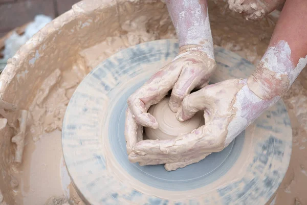 Potter Forming Clay Pottery Wheel — Stock Photo, Image