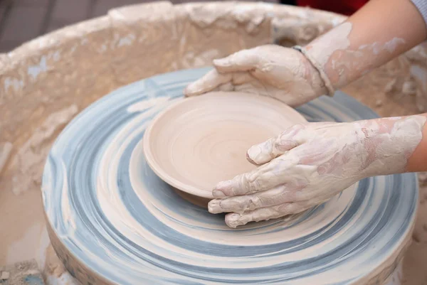 Hands Forming Clay Pottery Wheel — Stock Photo, Image