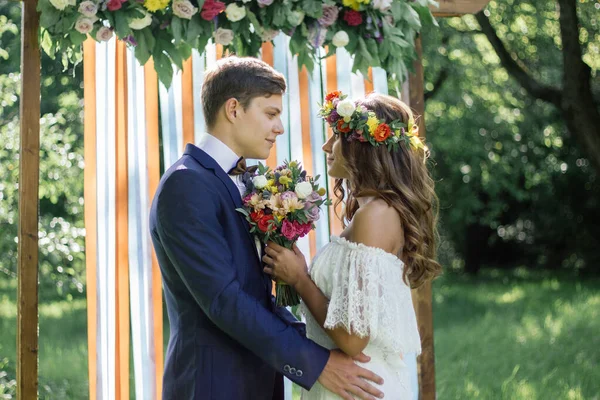 Wedding Ceremony Outdoor Park Bride Groom Touching Each Other — Stock Photo, Image