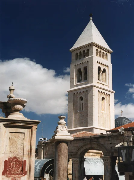 Uitzicht op de toren van de kerk van de Verlosser van Muristan — Stockfoto