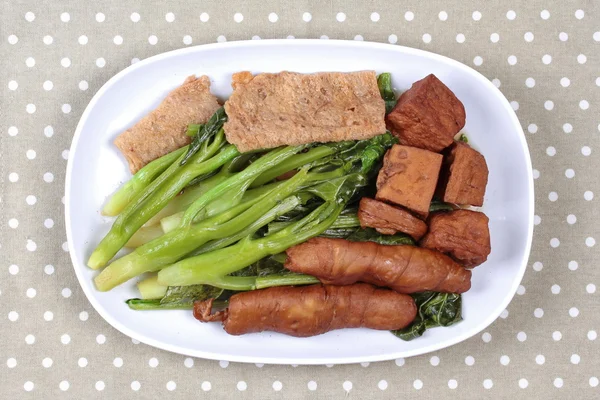 Comida del festival vegetal chino como col rizada frita con harinas fermentadas . — Foto de Stock