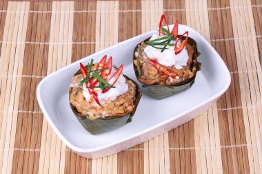 Muz Yaprak Kupası'nda akış bitki köri baharatlı Tay organik besindir.