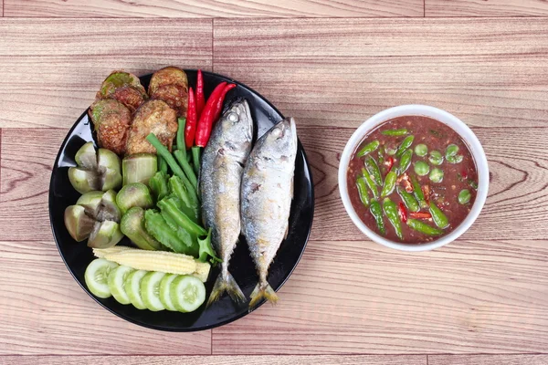 Baharatlı karides ezmesi daldırma olarak 