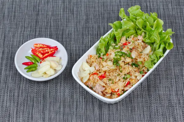 Fried garlic rice with minced pork served  spicy filling side dish. — Stock Photo, Image
