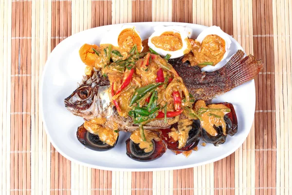 Thai food,Tilapia fish streamed with lemon topped spicy sour ginger and chili on butcher served. (Call Pla Nil Nuang Manoaw in Thai) — Stock Photo, Image