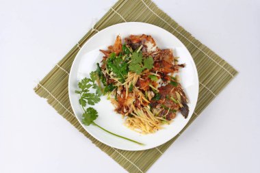 Fried zencefil Tilapia balık (ara Pla Nil Pad Khing Tay içinde) 