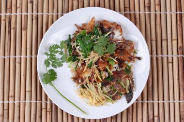 Tay gıda, kızarmış Tilapia balık (ara Pla Nil Pad Khing Tay içinde zencefil) 