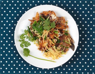 Tay gıda, kızarmış Tilapia balık (ara Pla Nil Pad Khing Tay içinde zencefil) 