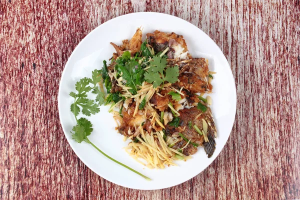 Tay gıda, kızarmış Tilapia balık (ara Pla Nil Pad KHI zencefil