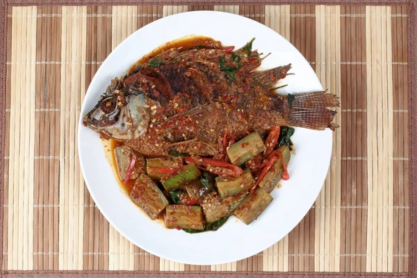 Deep-fried tilapia fish topped Spicy fried eggplant. — Stock Photo, Image
