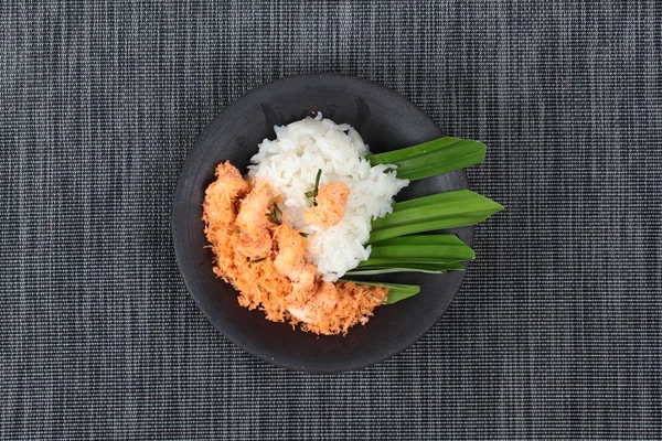 Arroz pegajoso con coco rallado frito, camarones — Foto de Stock