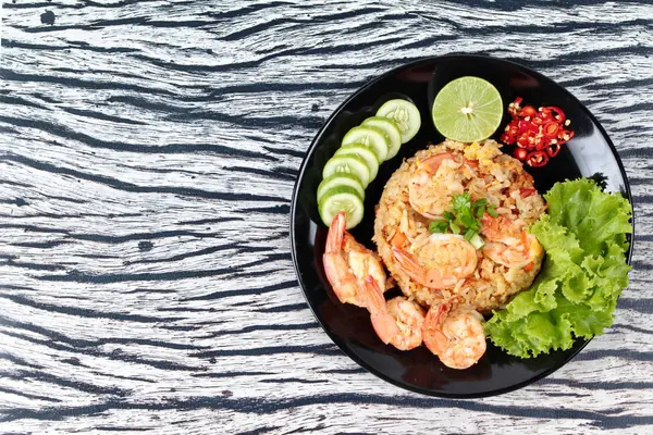 Fried rice with shrimp call Khao Pad Kong in Thai. Have text spa — Stock Photo, Image