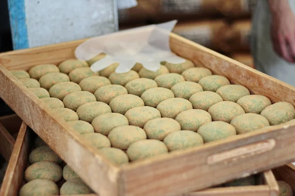 Té verde listo de moji japonés servido — Foto de Stock