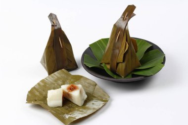 Buharda pişmiş un şal tatlı püresi Hindistan cevizi Khanom Sai Sii