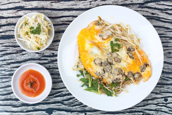 İstiridye omlet ot ile ara Hoi Tod Khai Tay dilinde .