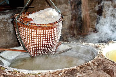 Kristalize tuz alıştırma kurumuş tuzlu su haşlanmış .